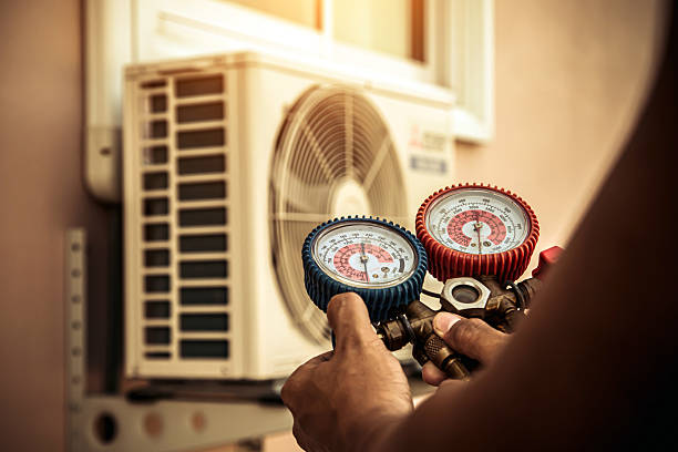 Professional Hvac technician working in Leesburg, NJ